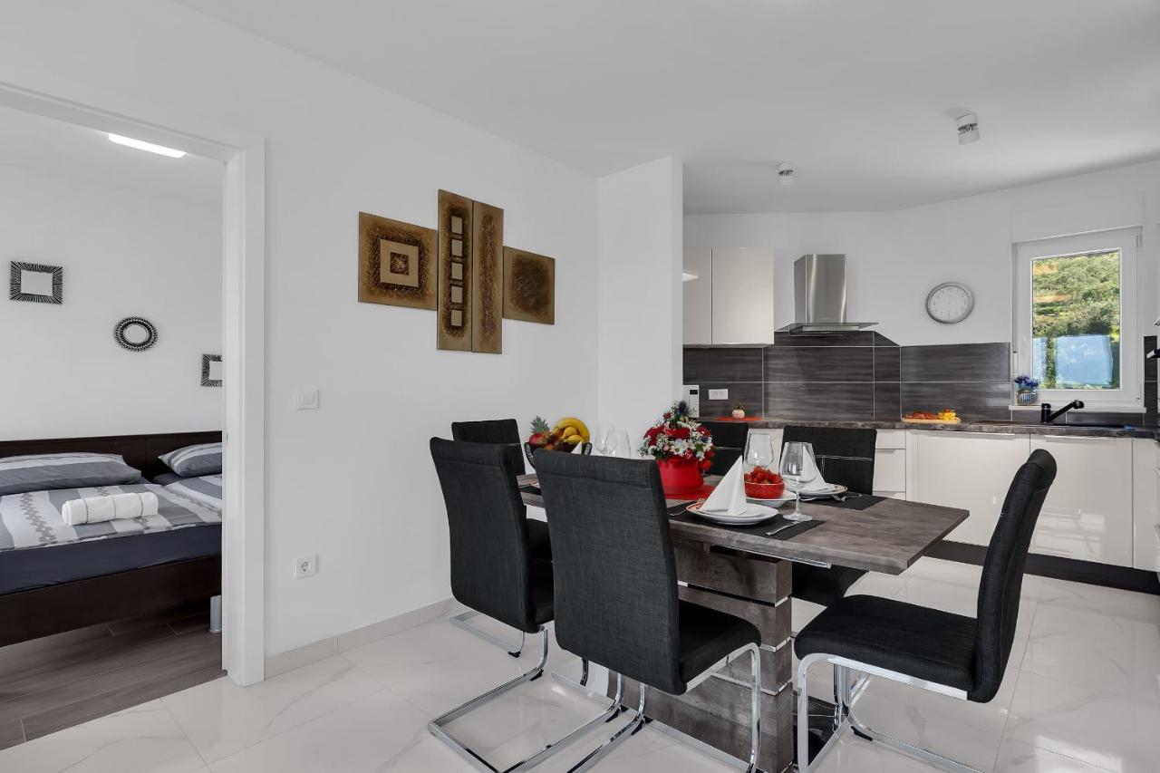Apartment Navis, Sea View Makarska Esterno foto