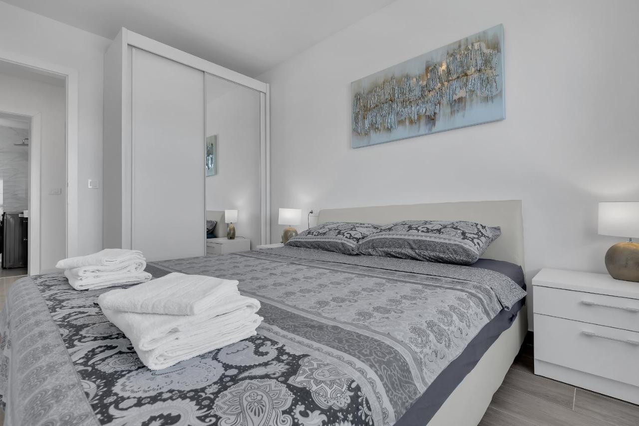 Apartment Navis, Sea View Makarska Esterno foto